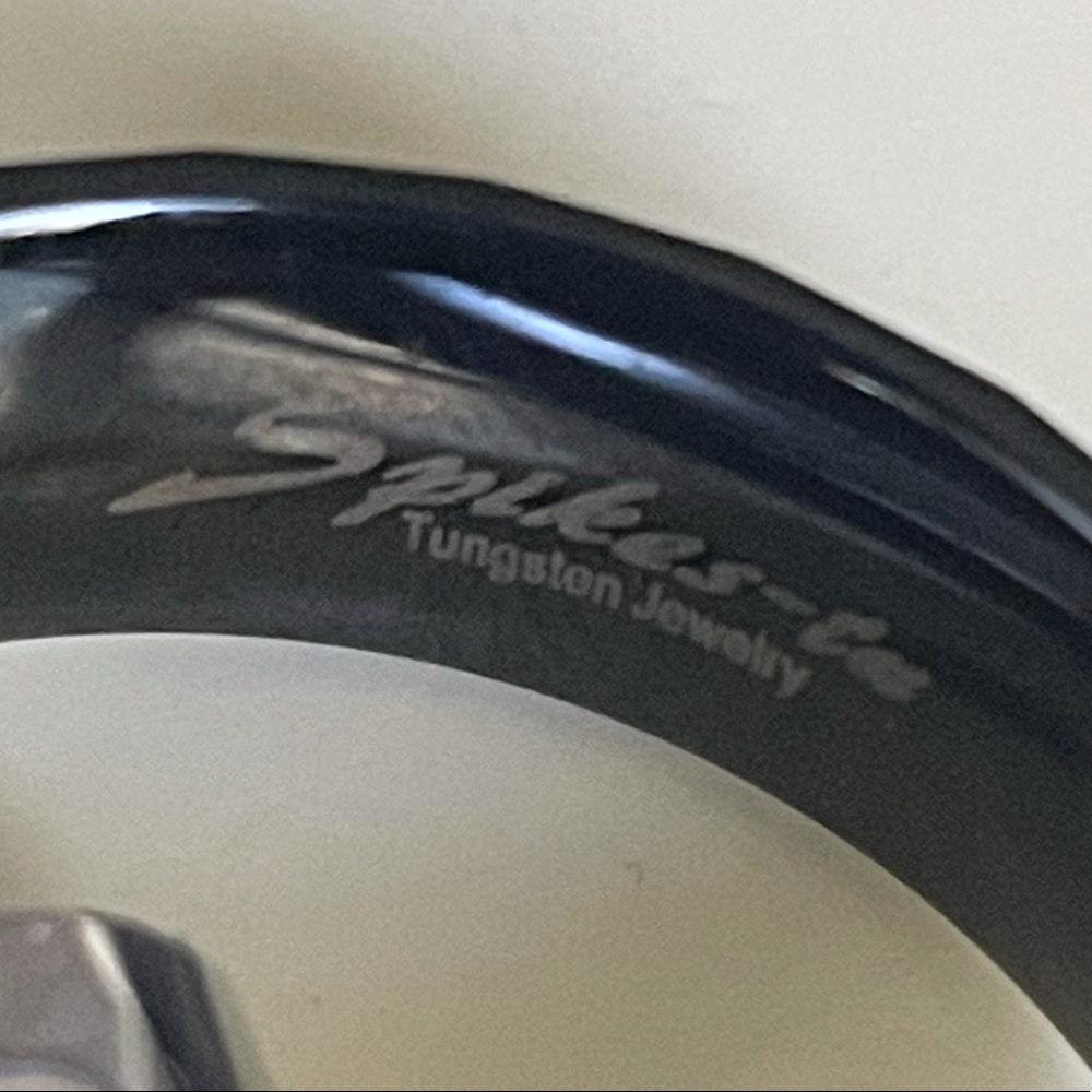 Spikes- tu Tungsten Ring - Picture 3 of 4